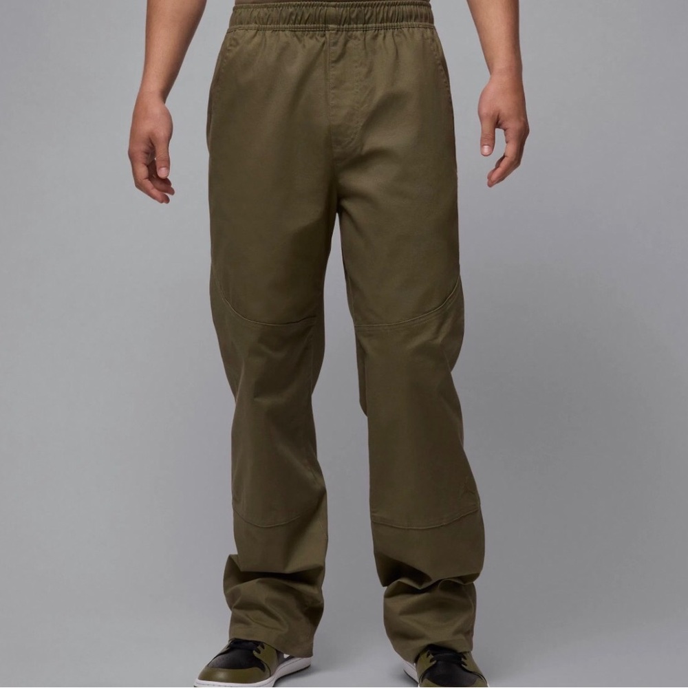 Jordan Mens essential woven olive pants size small